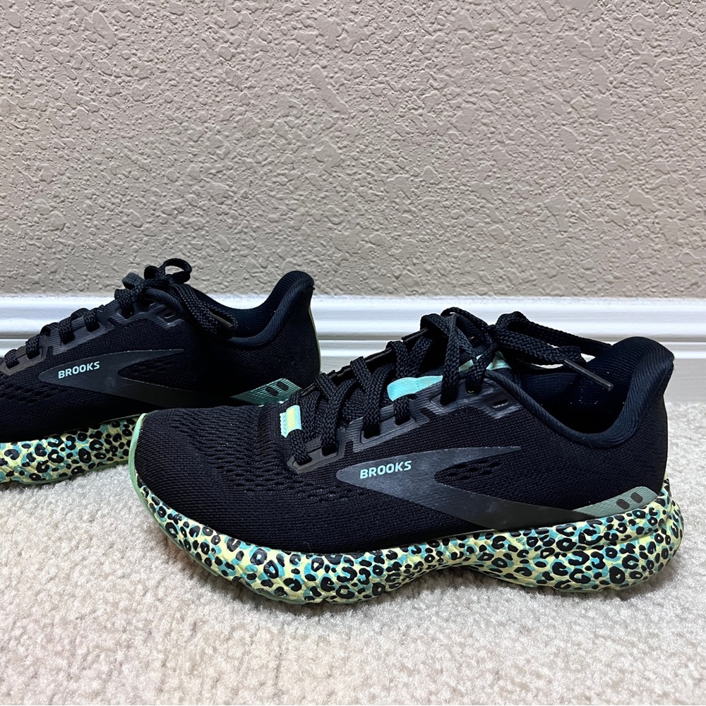 Brooks Women’s Launch 8 in size 5